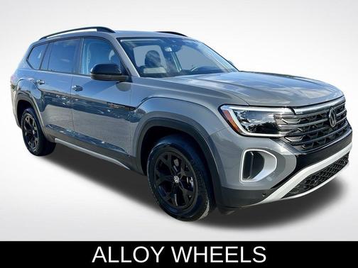 2024 Volkswagen Atlas 2.0T Peak Edition SEL