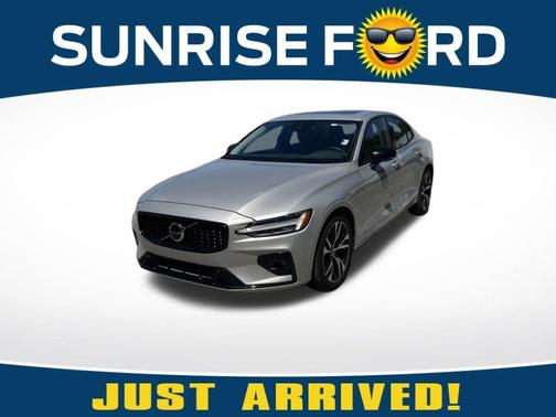 Silver 2024 Volvo S60 B5 Plus Dark Theme