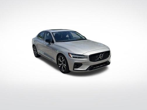 Silver 2024 Volvo S60 B5 Plus Dark Theme