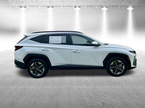 White Pearl 2026 Hyundai TUCSON SEL