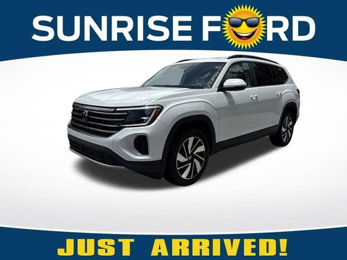 Pure White 2025 Volkswagen Atlas 2.0T SE w/Technology