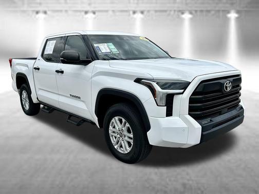 White 2022 Toyota Tundra SR5