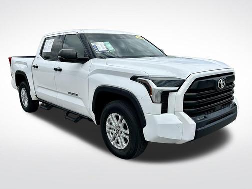 White 2022 Toyota Tundra SR5