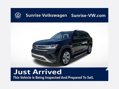 Deep Black Pearl Effect 2022 Volkswagen Atlas 3.6L SE w/Technology