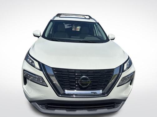 White 2021 Nissan Rogue SV
