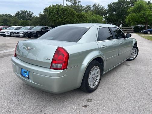 2005 Chrysler 300 Base