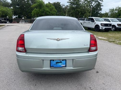 2005 Chrysler 300 Base