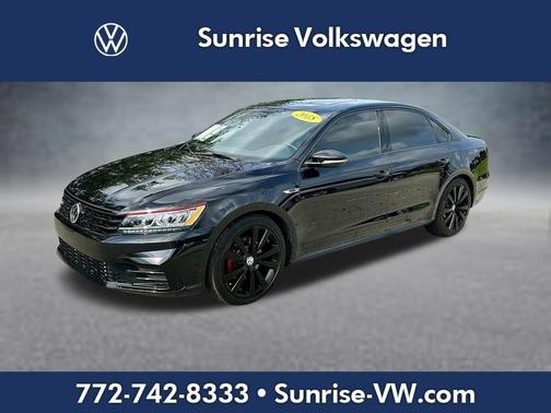 Deep Black Pearl Effect 2018 Volkswagen Passat 3.6L V6 GT