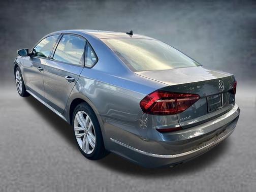 Platinum Gray Metallic 2019 Volkswagen Passat 2.0T Wolfsburg
