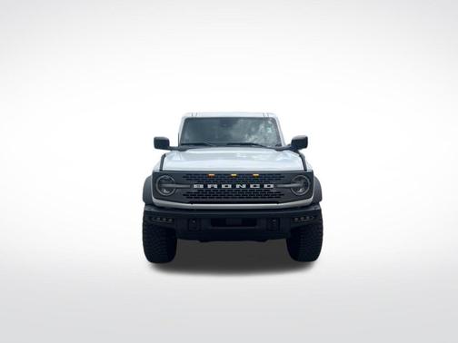 Oxford White 2024 Ford Bronco Badlands