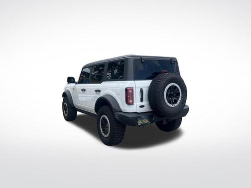 Oxford White 2024 Ford Bronco Badlands