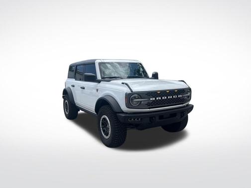 Oxford White 2024 Ford Bronco Badlands