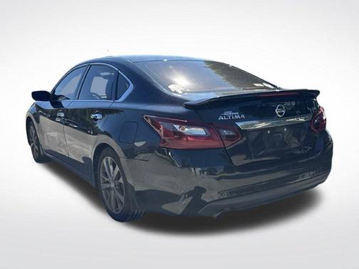 Black 2017 Nissan Altima 2.5 SR