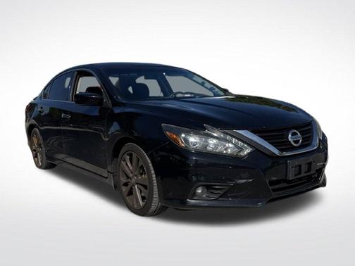 Black 2017 Nissan Altima 2.5 SR