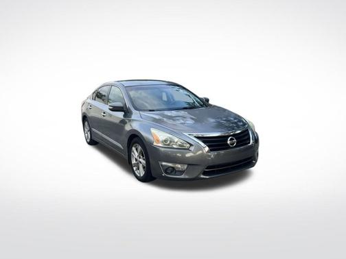 Gun Metallic 2014 Nissan Altima 2.5 SL
