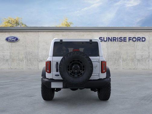 Oxford White 2026 Ford Bronco Badlands