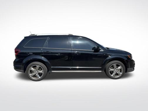 Pitch Black Clearcoat 2017 Dodge Journey Crossroad