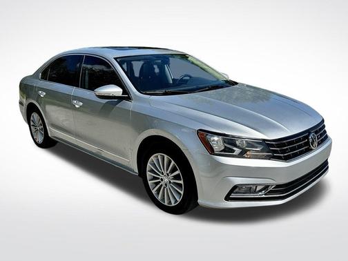 2016 Volkswagen Passat 1.8T SE w/Technology