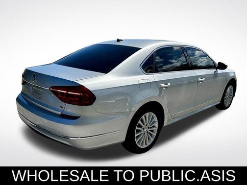 2016 Volkswagen Passat 1.8T SE w/Technology