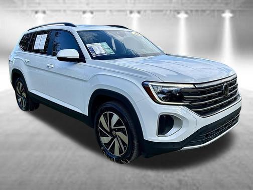 Pure White 2024 Volkswagen Atlas 2.0T SE w/Technology