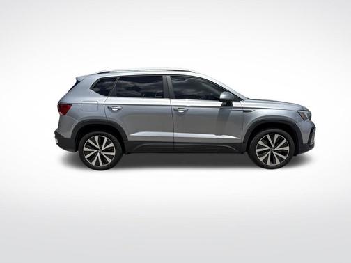 Pyrite Silver Metallic 2022 Volkswagen Taos 1.5T SE