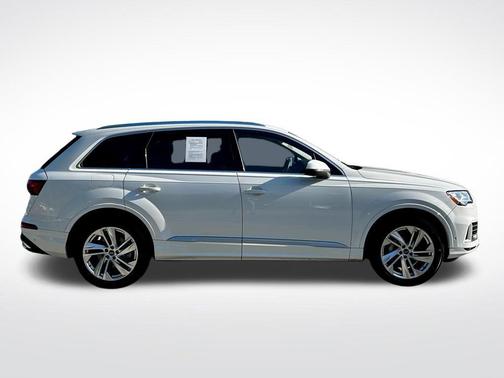 2023 Audi Q7 55 Premium Plus
