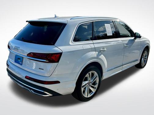 2023 Audi Q7 55 Premium Plus