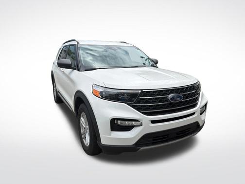 Star White 2024 Ford Explorer XLT