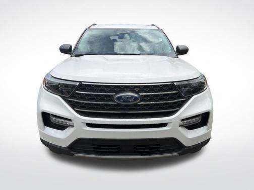Star White 2024 Ford Explorer XLT