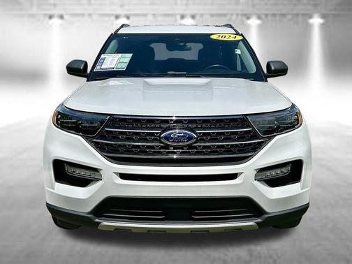 White Metallic 2024 Ford Explorer XLT