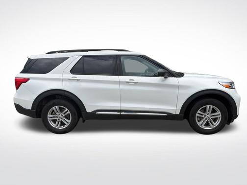 Star White 2024 Ford Explorer XLT