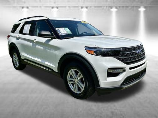 White Metallic 2024 Ford Explorer XLT