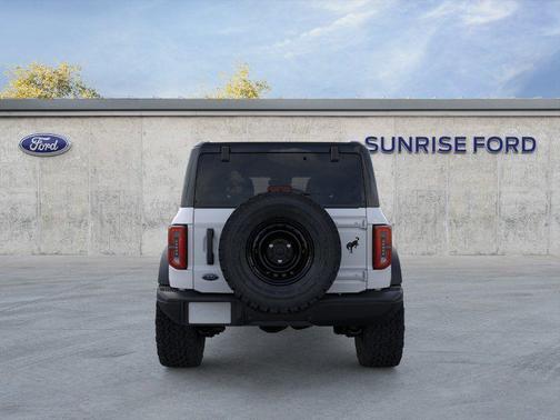 Oxford White 2026 Ford Bronco Badlands