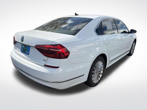 2017 Volkswagen Passat 1.8T SE