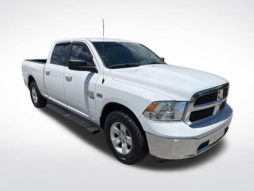 Bright White Clearcoat 2019 RAM 1500 Classic SLT
