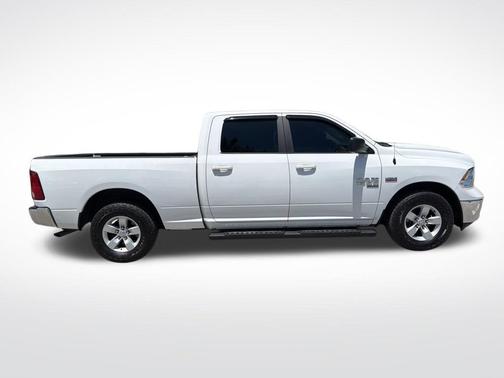 Bright White Clearcoat 2019 RAM 1500 Classic SLT