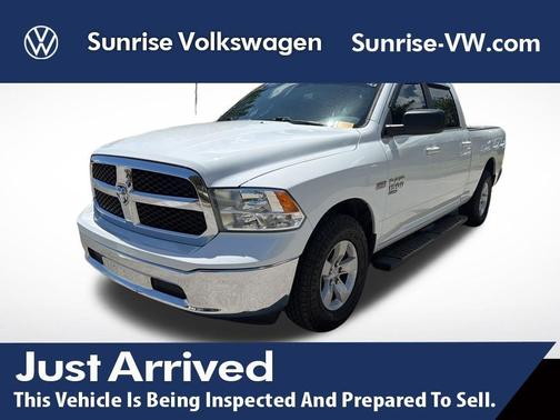 Bright White Clearcoat 2019 RAM 1500 Classic SLT