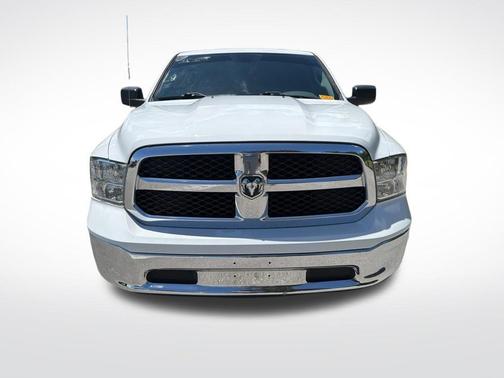 Bright White Clearcoat 2019 RAM 1500 Classic SLT