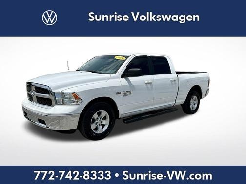 Bright White Clearcoat 2019 RAM 1500 Classic SLT