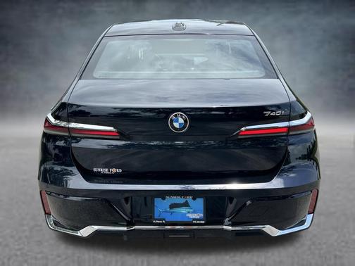 Carbon Black Metallic 2025 BMW 740 i