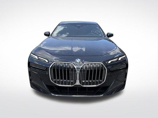 Carbon Black Metallic 2025 BMW 740 i