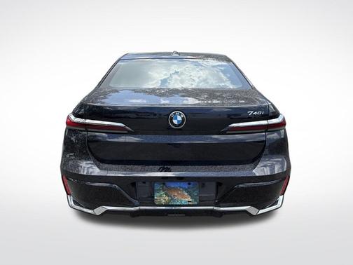 Carbon Black Metallic 2025 BMW 740 i