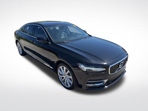 Black 2018 Volvo S90 T6 Inscription