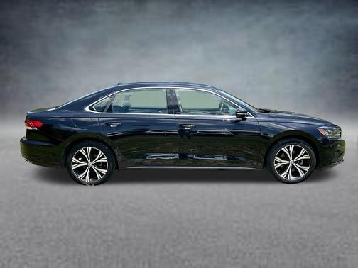 Deep Black Pearl Effect 2021 Volkswagen Passat 2.0T SE