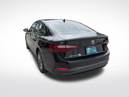 Deep Black Pearl Effect 2023 Volkswagen Jetta 1.5T SE