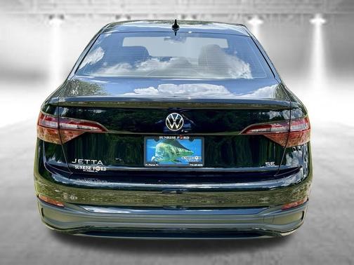Deep Black Pearl Effect 2023 Volkswagen Jetta 1.5T SE