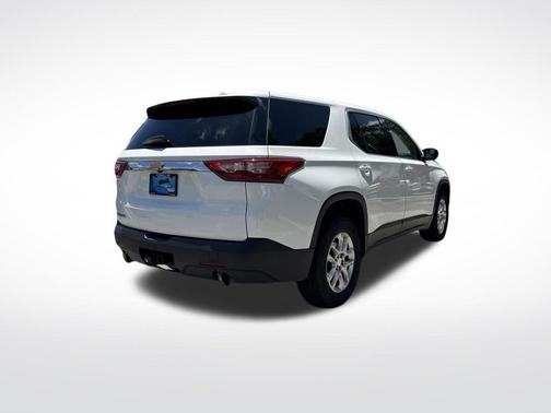 Summit White 2021 Chevrolet Traverse LS