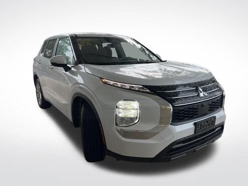 2024 Mitsubishi Outlander ES