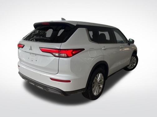 2024 Mitsubishi Outlander ES