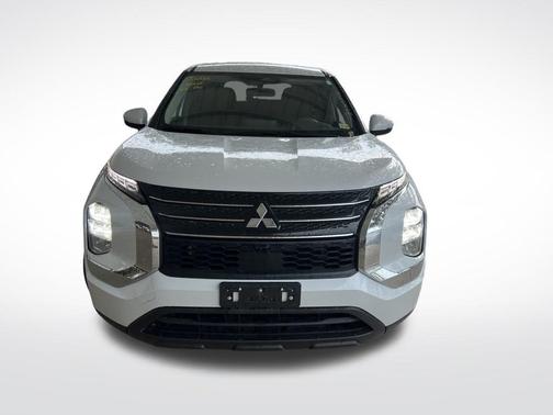 2024 Mitsubishi Outlander ES